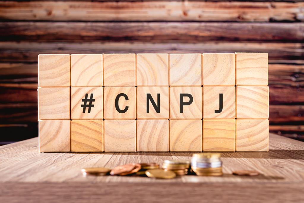 imagem ilustrativa com um letreiro formando a imagem "cnpj" para o conteudo consultar cnpj pelo cpf e "cnpj invalido"